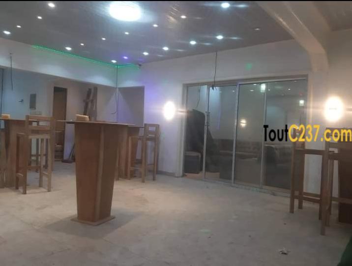 Espace commercial à louer à Bonamoussadi