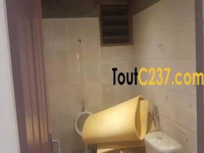 Espace commercial à louer à Bonamoussadi