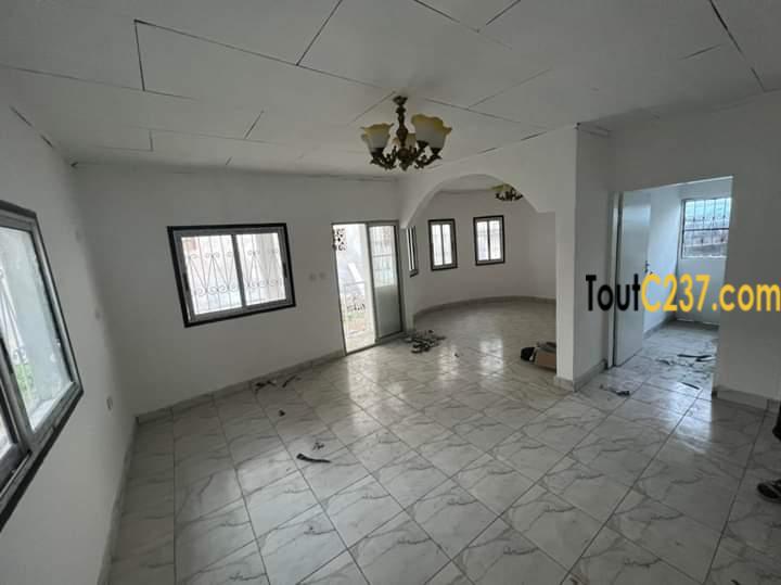 Appartement à louer à Bonapriso Douala