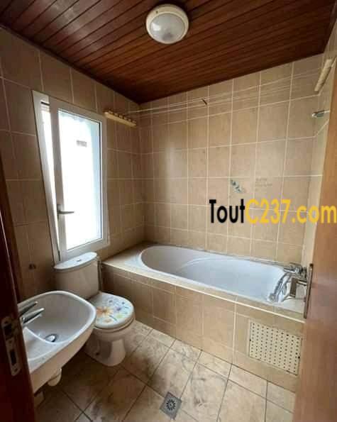 Appartement à louer à Bonapriso Douala
