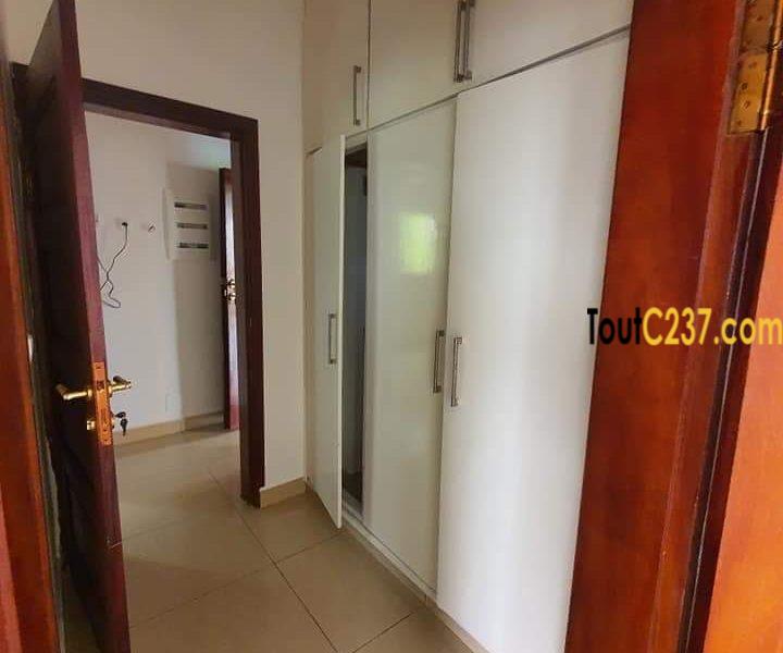 Appartement neuf à louer à Bonapriso Douala