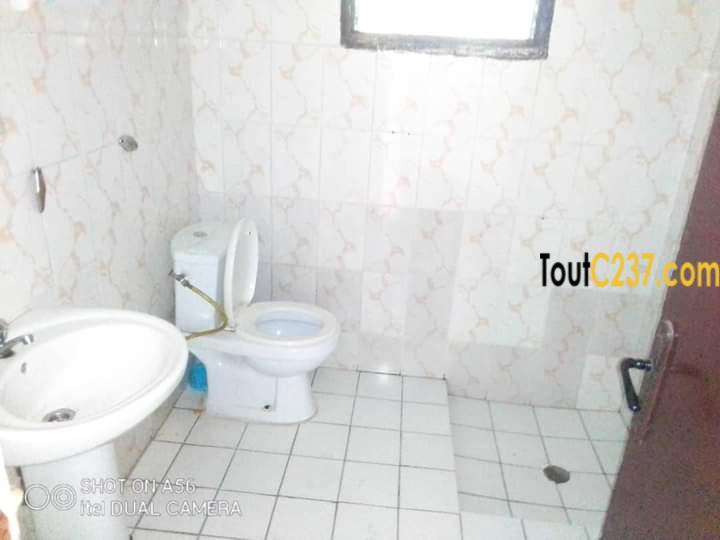 Duplex à louer à Bali Douala
