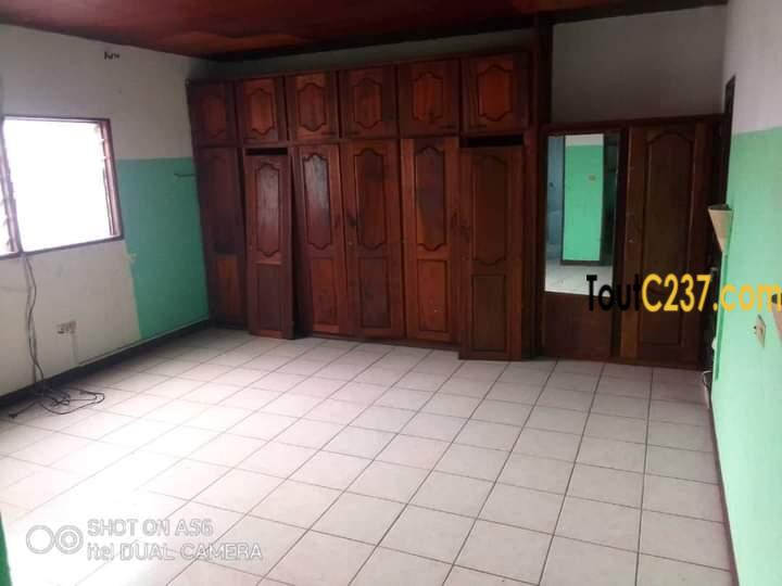 Duplex à louer à Bali Douala