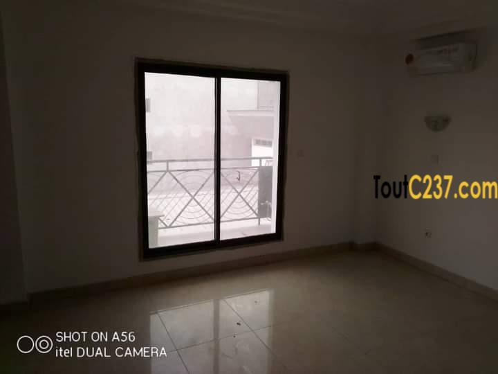 Duplex à louer à Bali Douala