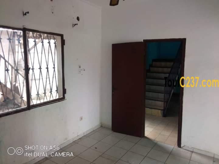 Duplex à louer à Bali Douala