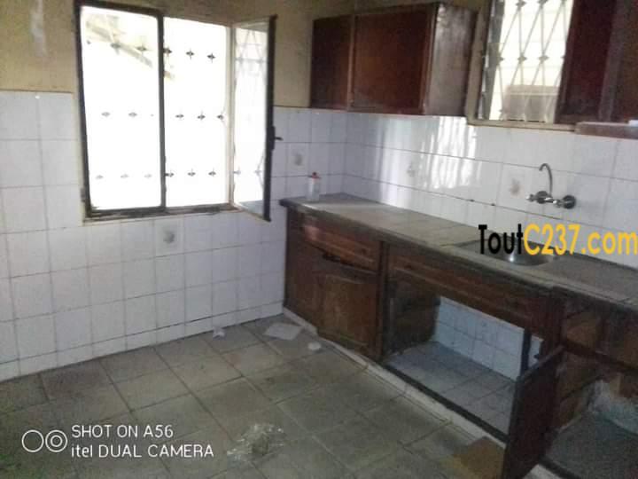 Duplex à louer à Bali Douala