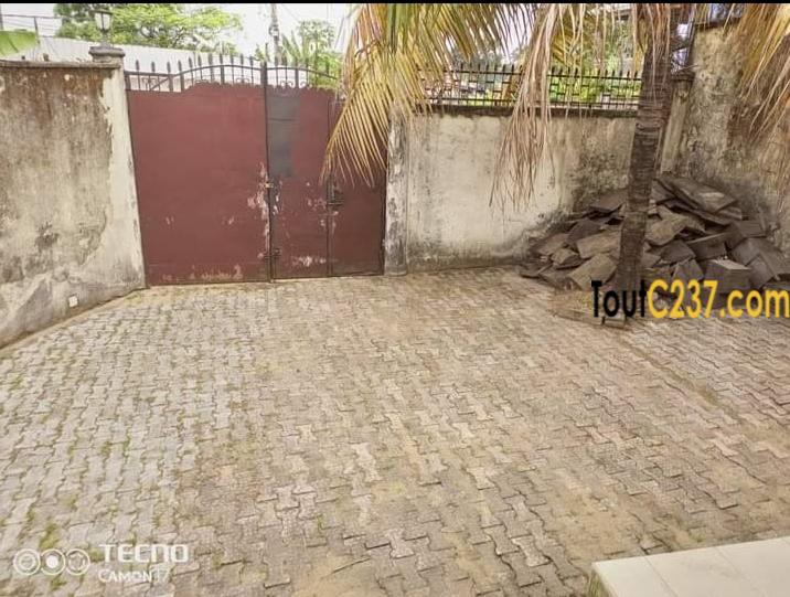 Maison à vendre à Logbaba Douala