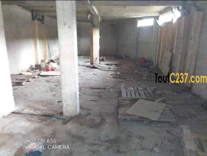 Magasin commercial à louer à Akwa Douala