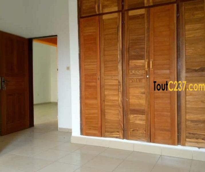 Appartement à louer à Bonamoussadi Douala