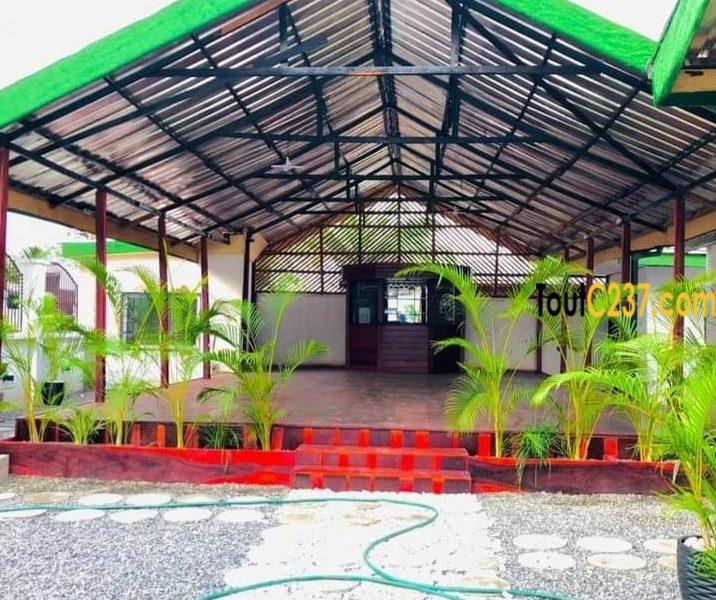 Local Restaurant à louer pour événement à Akwa