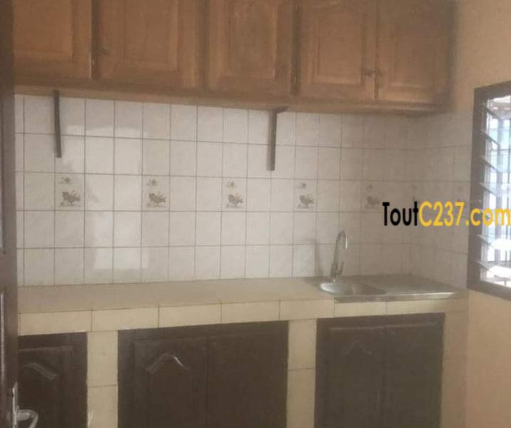 Maison sic à louer à Makepe