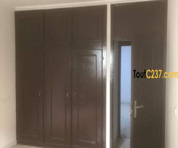 Maison sic à louer à Makepe