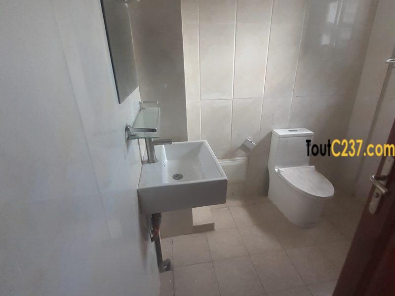 Studio neuf à louer a Bonamoussadi Douala