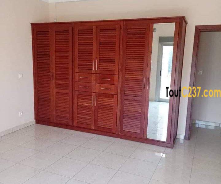 Très vaste Appartement à louer à Bali Douala