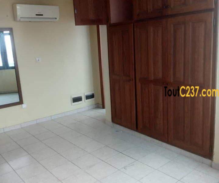 Studio moderne à louer à Akwa