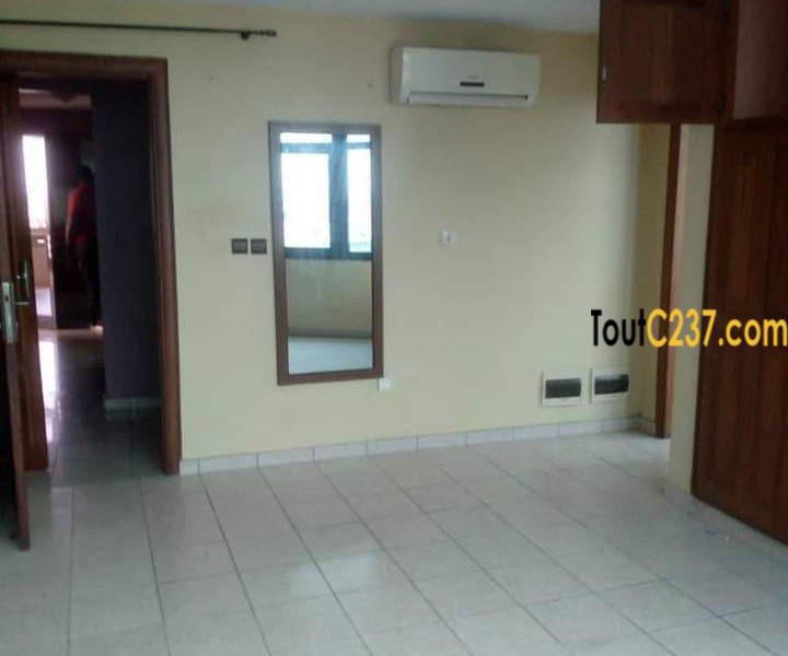 Studio moderne à louer à Akwa