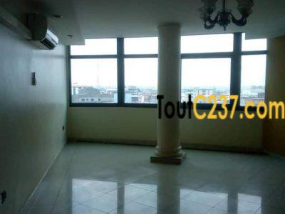 Studio moderne à louer à Akwa