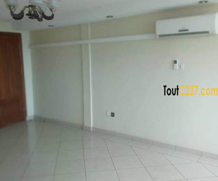 Studio moderne à louer à Akwa