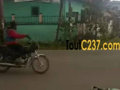 Terrain d'angle commercial à vendre à Bonamoussadi