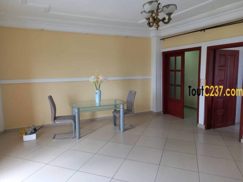 Appartement spécial à louer à Makepe