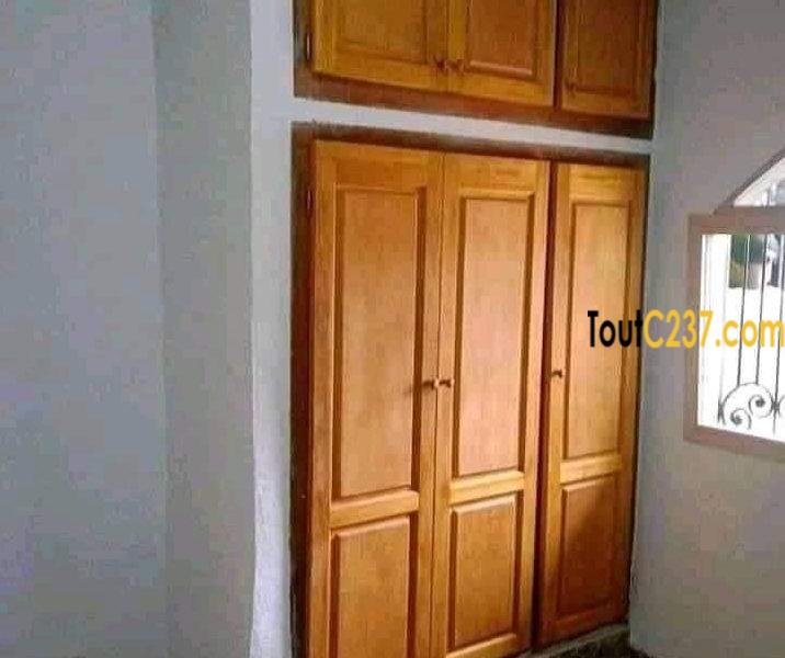 Studio neuf à louer à logpom Douala