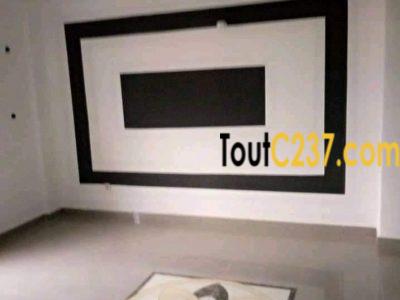 Studio neuf à louer à logpom Douala