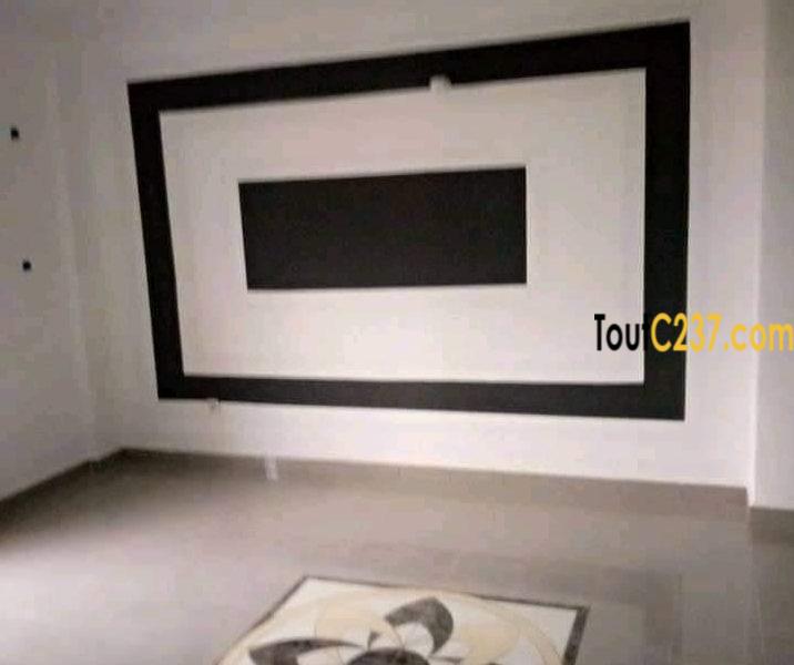 Studio neuf à louer à logpom Douala