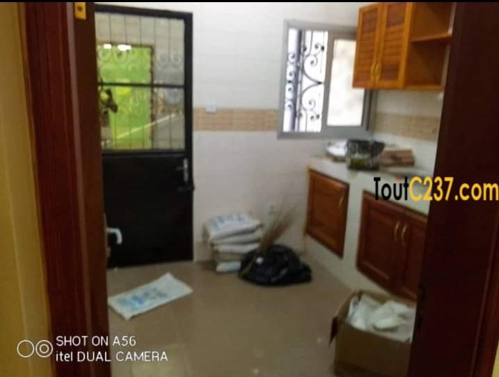 Appartement à louer à Logpom Douala