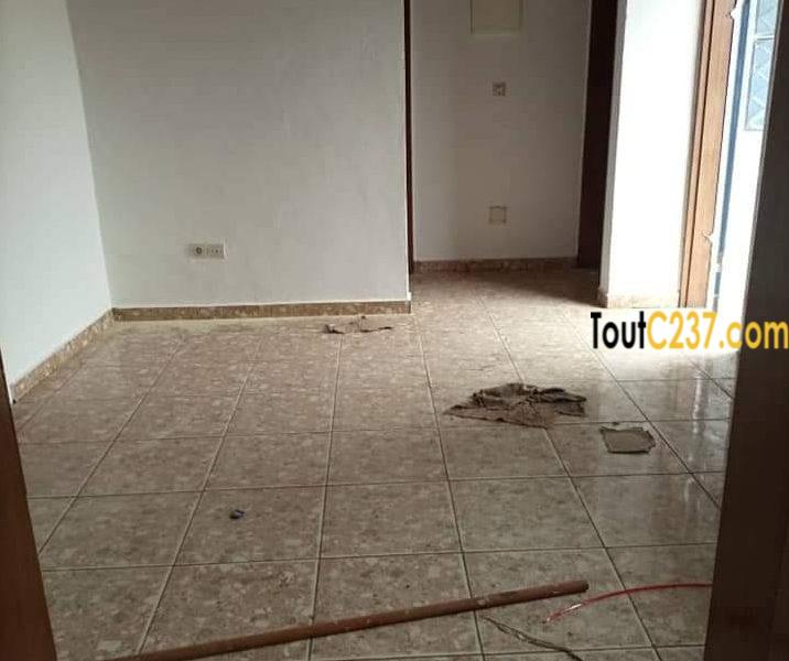 Appartement à louer à Logbessou (iuc) Douala
