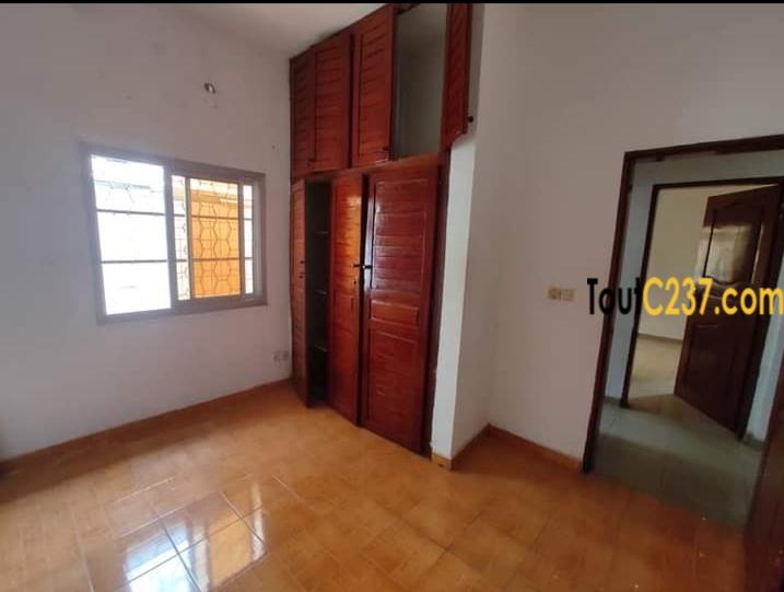 Appartement à louer à Bonamoussadi Douala