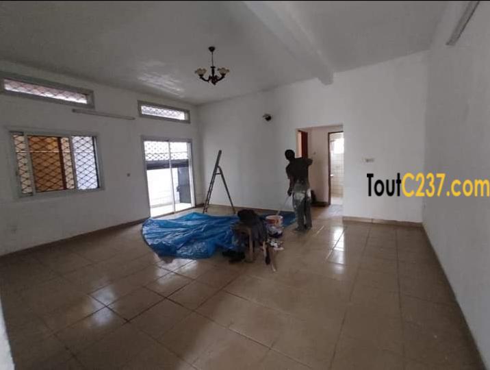 Appartement à louer à Bonamoussadi Douala