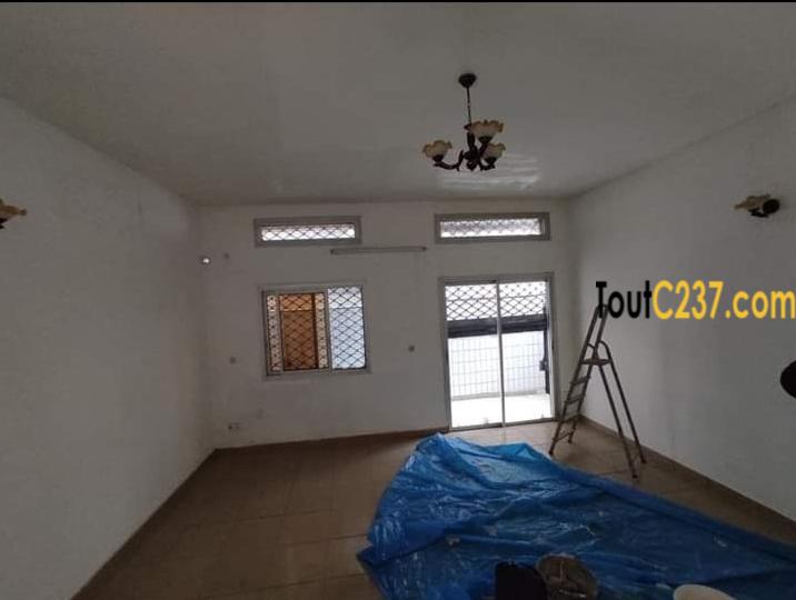Appartement à louer à Bonamoussadi Douala