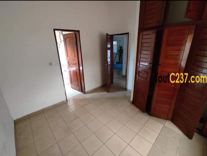 Appartement à louer à Bonamoussadi Douala