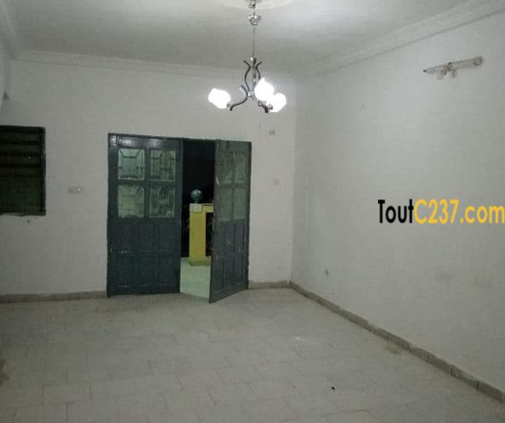 Appartement entrée seule à louer à Makepe Douala