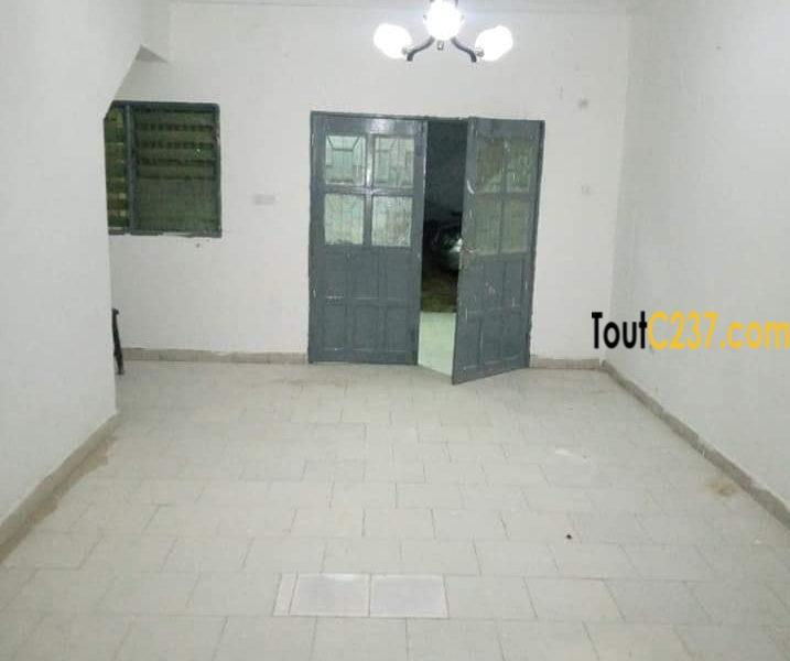 Appartement entrée seule à louer à Makepe Douala