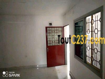 Studio moderne à louer à Bonapriso Douala