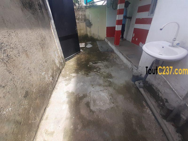 Bureau privé à louer à Akwa Douala