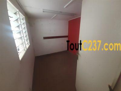 Bureau privé à louer à Akwa Douala