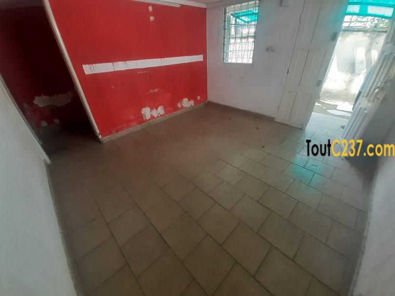 Bureau privé à louer à Akwa Douala