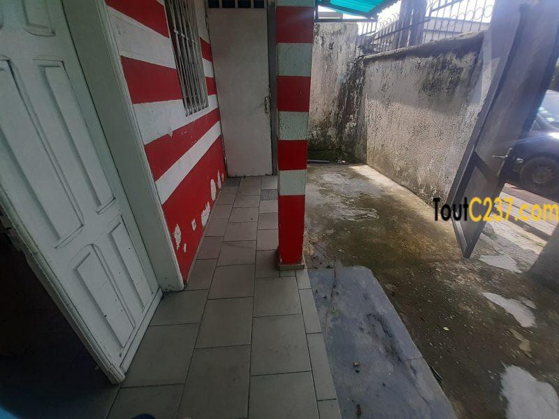 Bureau privé à louer à Akwa Douala