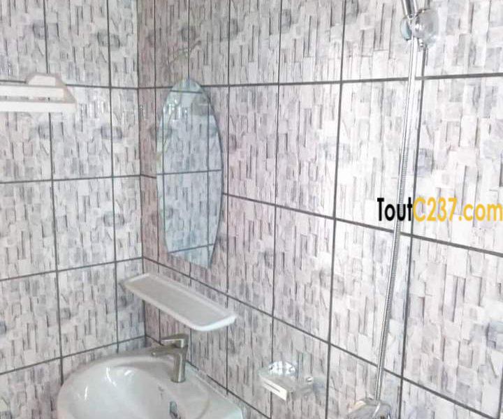 Studio Moderne neuf à louer à Akwa Douala