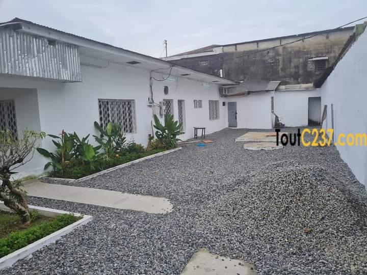 Grande villa à louer à Bali Douala