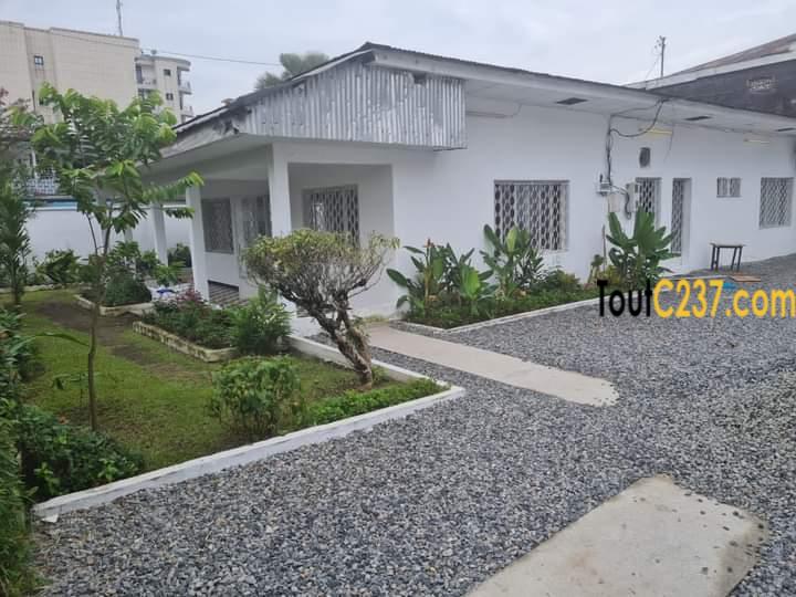 Grande villa à louer à Bali Douala