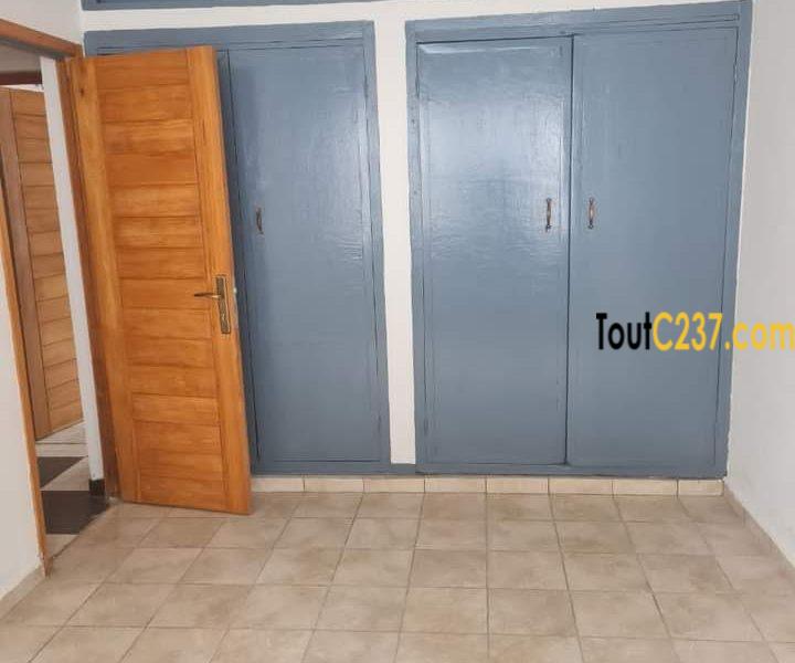 Grande villa à louer à Bali Douala