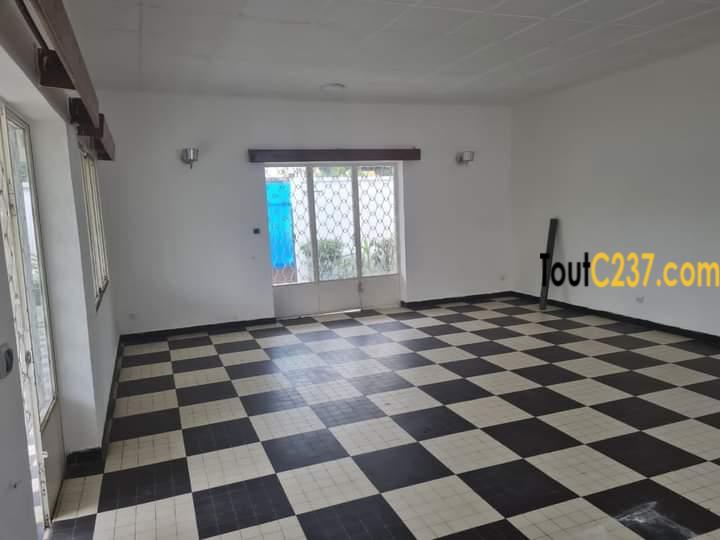 Grande villa à louer à Bali Douala