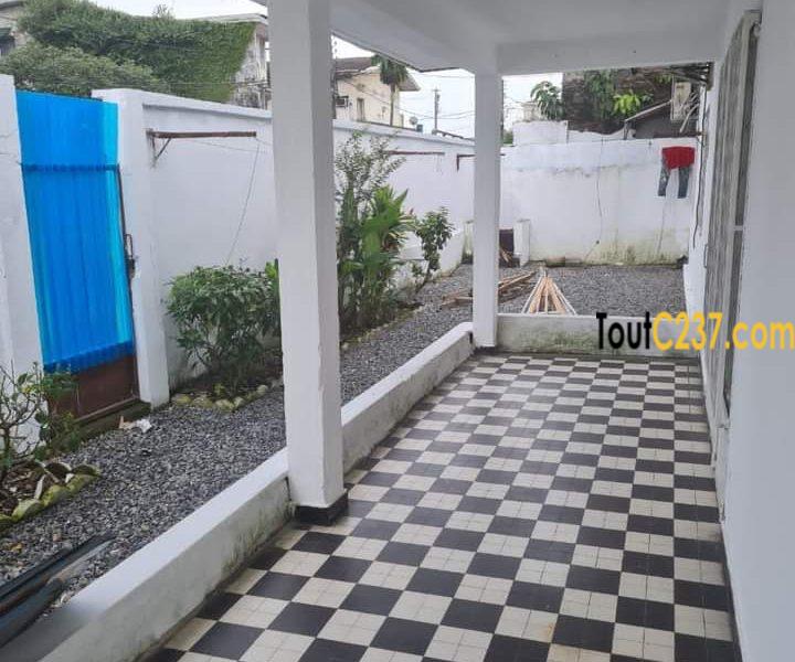 Grande villa à louer à Bali Douala