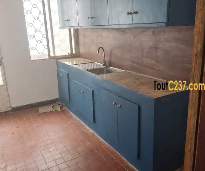 Grande villa à louer à Bali Douala