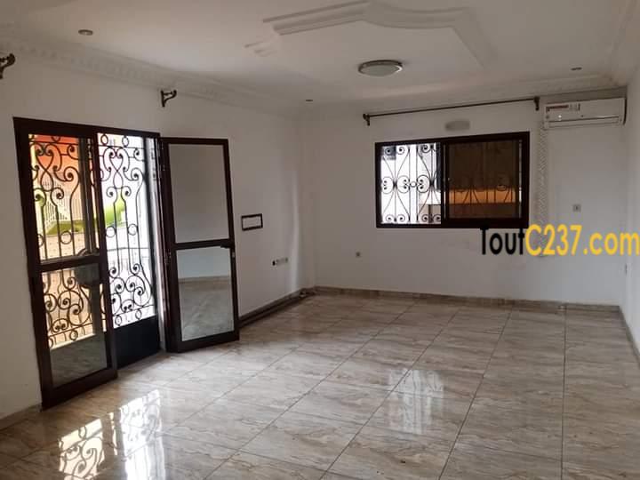 Appartement neuf à louer à Logpom Douala