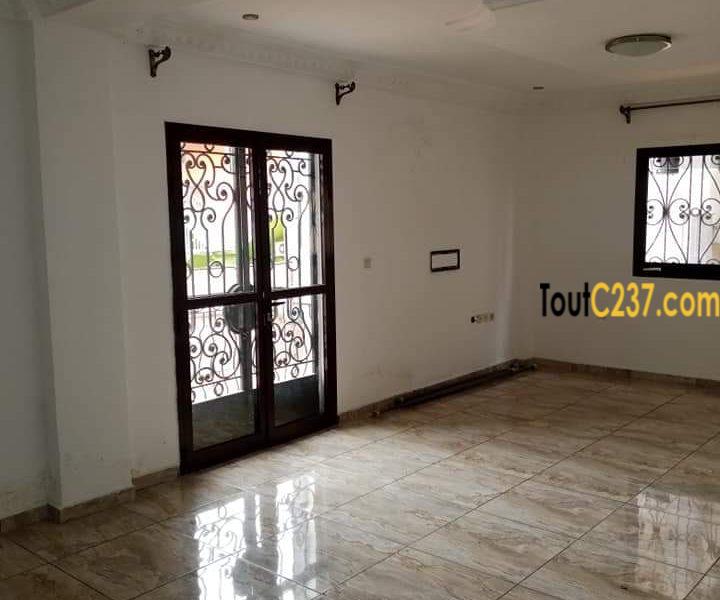 Appartement neuf à louer à Logpom Douala