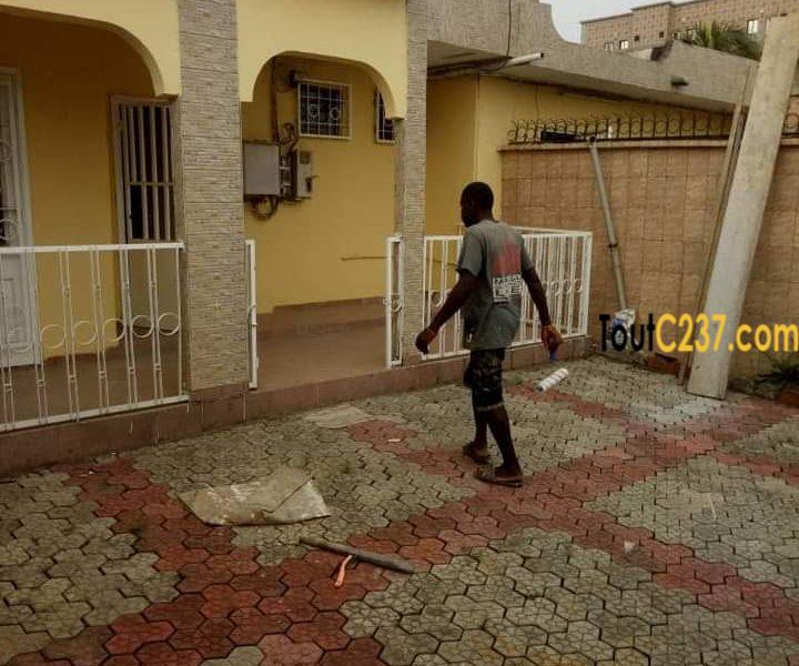 Maison sic à louer à Makepe Douala